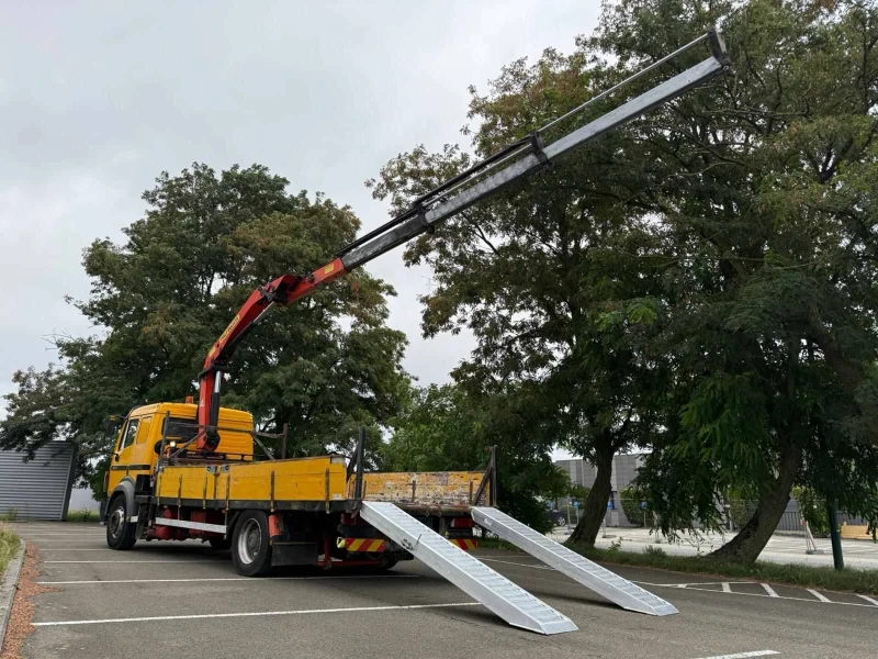 Mercedes-Benz 1827 Камион с кран, снимка 2 - Камиони - 52996625