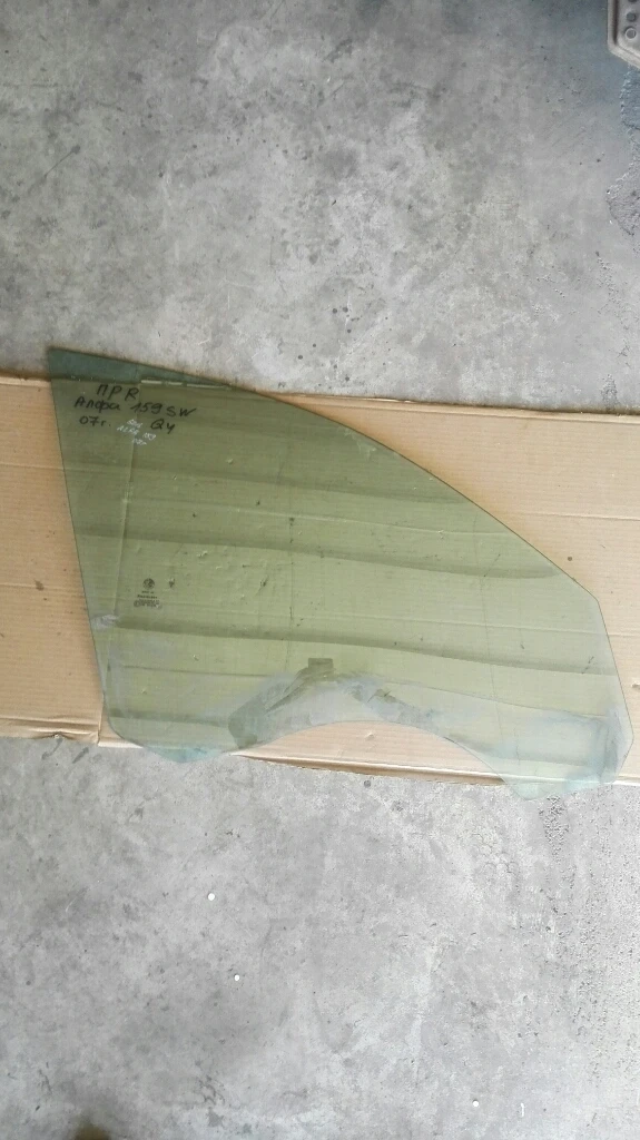 Стъкло предно дясно Алфа Ромео 159 SW