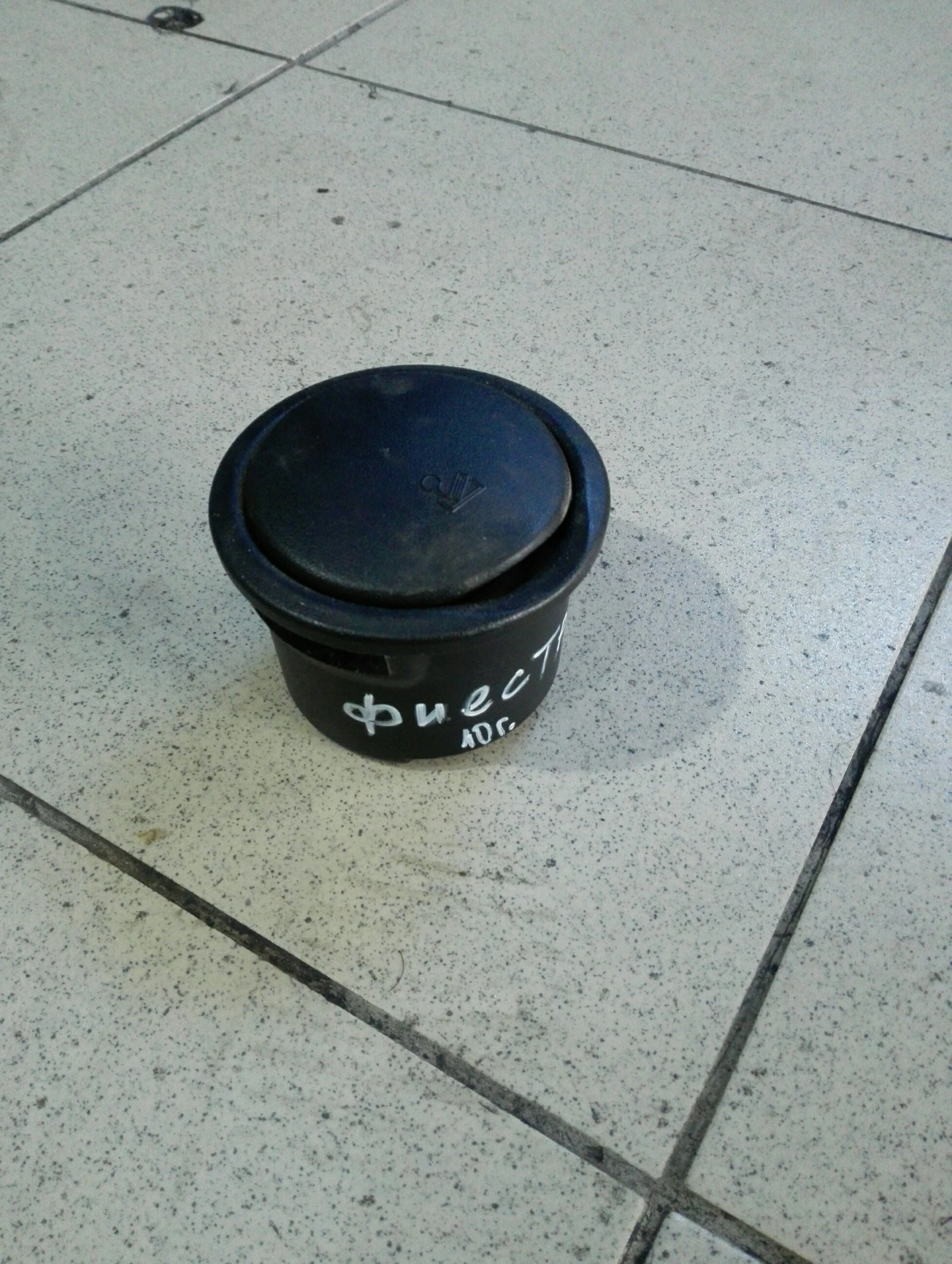 Пепелник преден Форд Фиеста