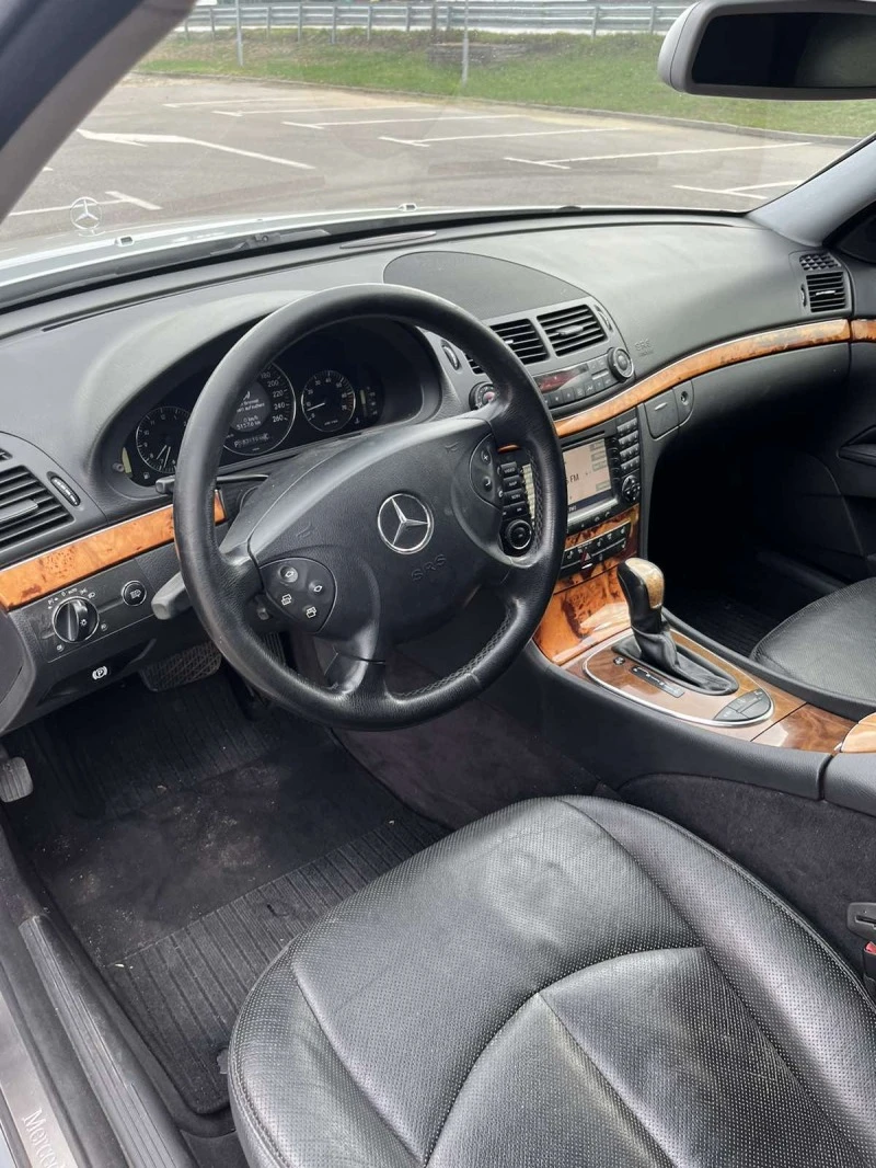 Mercedes-Benz E 500, снимка 9 - Автомобили и джипове - 42357945