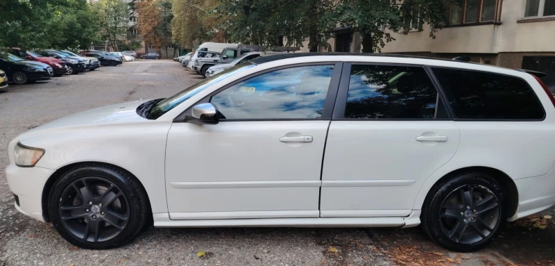 Volvo V50 R-Design, снимка 2 - Автомобили и джипове - 52645989