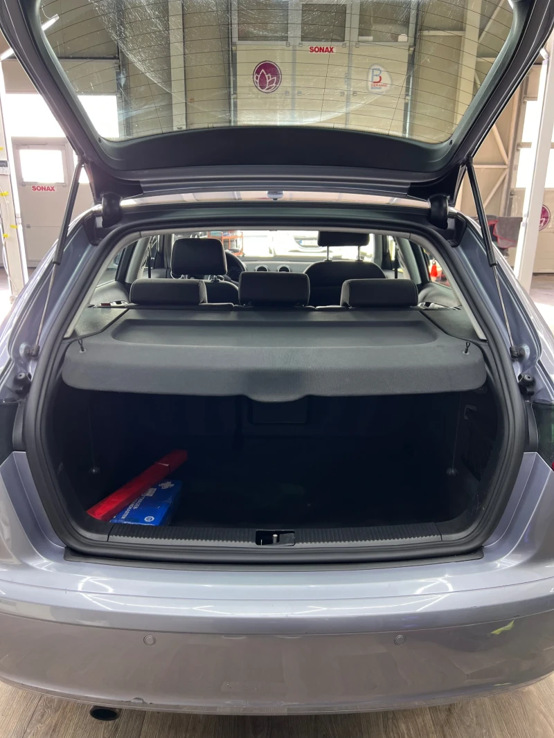 Audi A3 1.6i Автоматик, снимка 7 - Автомобили и джипове - 52566512