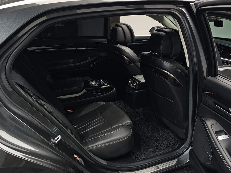 Genesis G90 3.8 Automatic, снимка 16 - Автомобили и джипове - 55606072