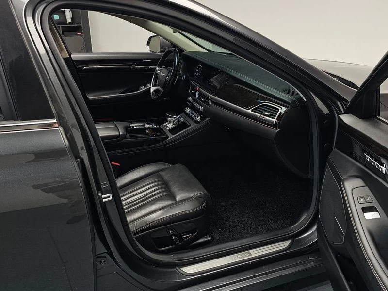 Genesis G90 3.8 Automatic, снимка 8 - Автомобили и джипове - 55606072