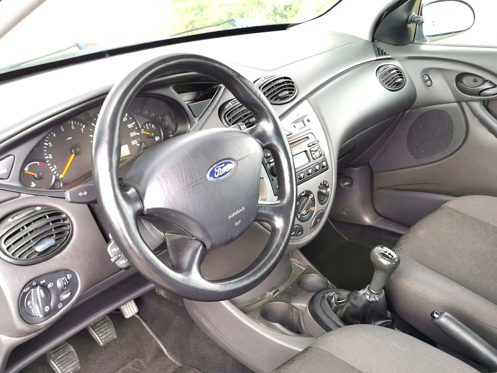 Ford Focus 1.6i 101ks - изображение 6