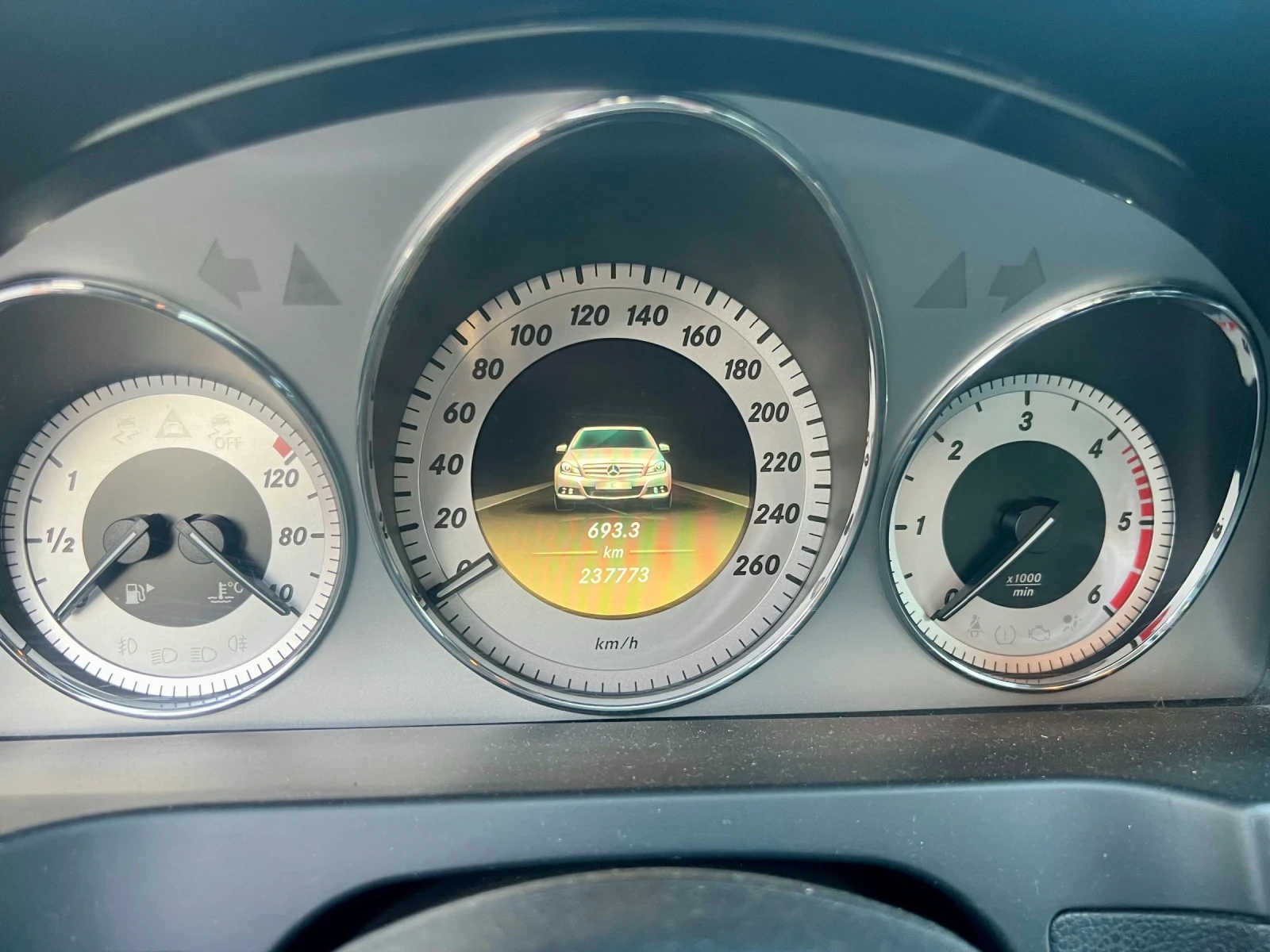 Mercedes-Benz C 200 Mercedes C200 Avantgarde AMG Line - изображение 9