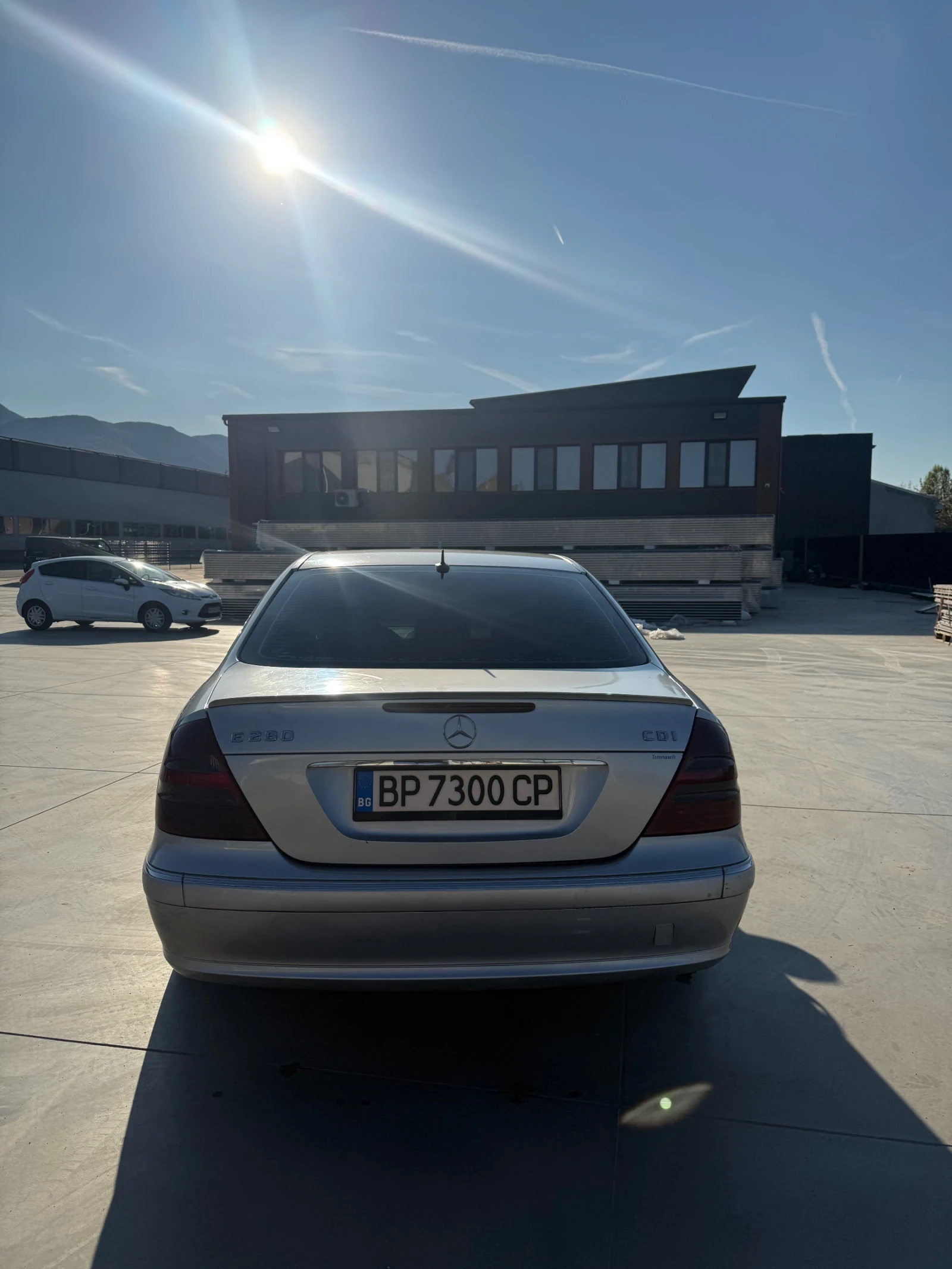 Mercedes-Benz E 280, снимка 4 - Автомобили и джипове - 54247895