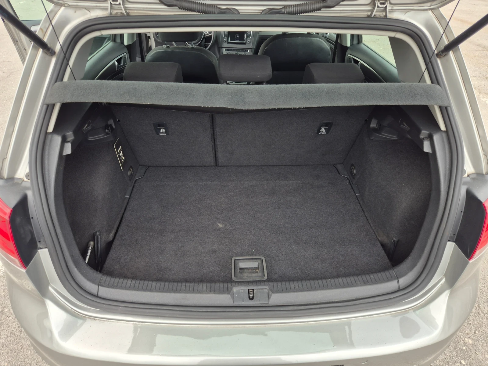 VW Golf 1.6тди, снимка 9 - Автомобили и джипове - 54258071