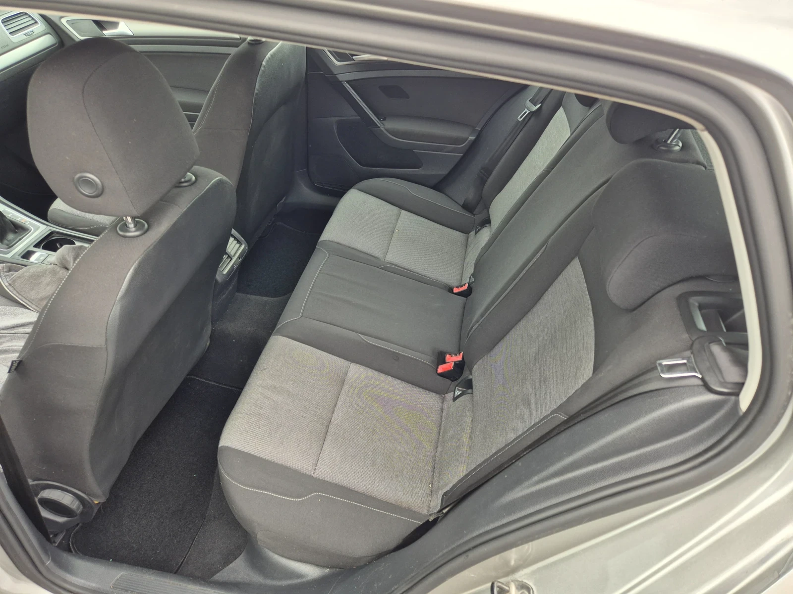 VW Golf 1.6тди, снимка 10 - Автомобили и джипове - 54258071