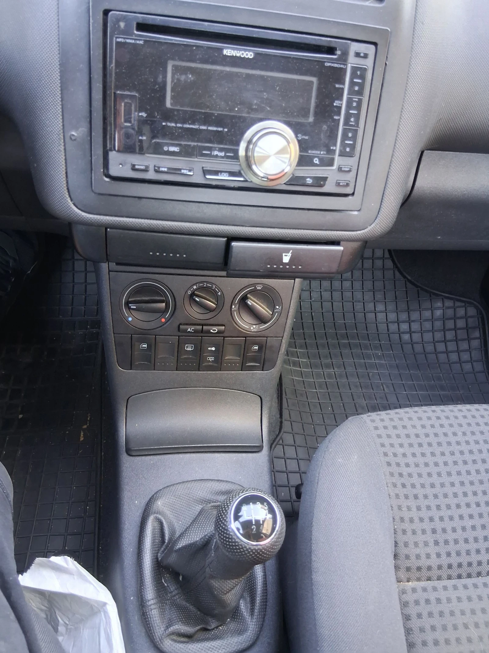 VW Polo 1.4 бензин 50000км климатик , снимка 7 - Автомобили и джипове - 54320878