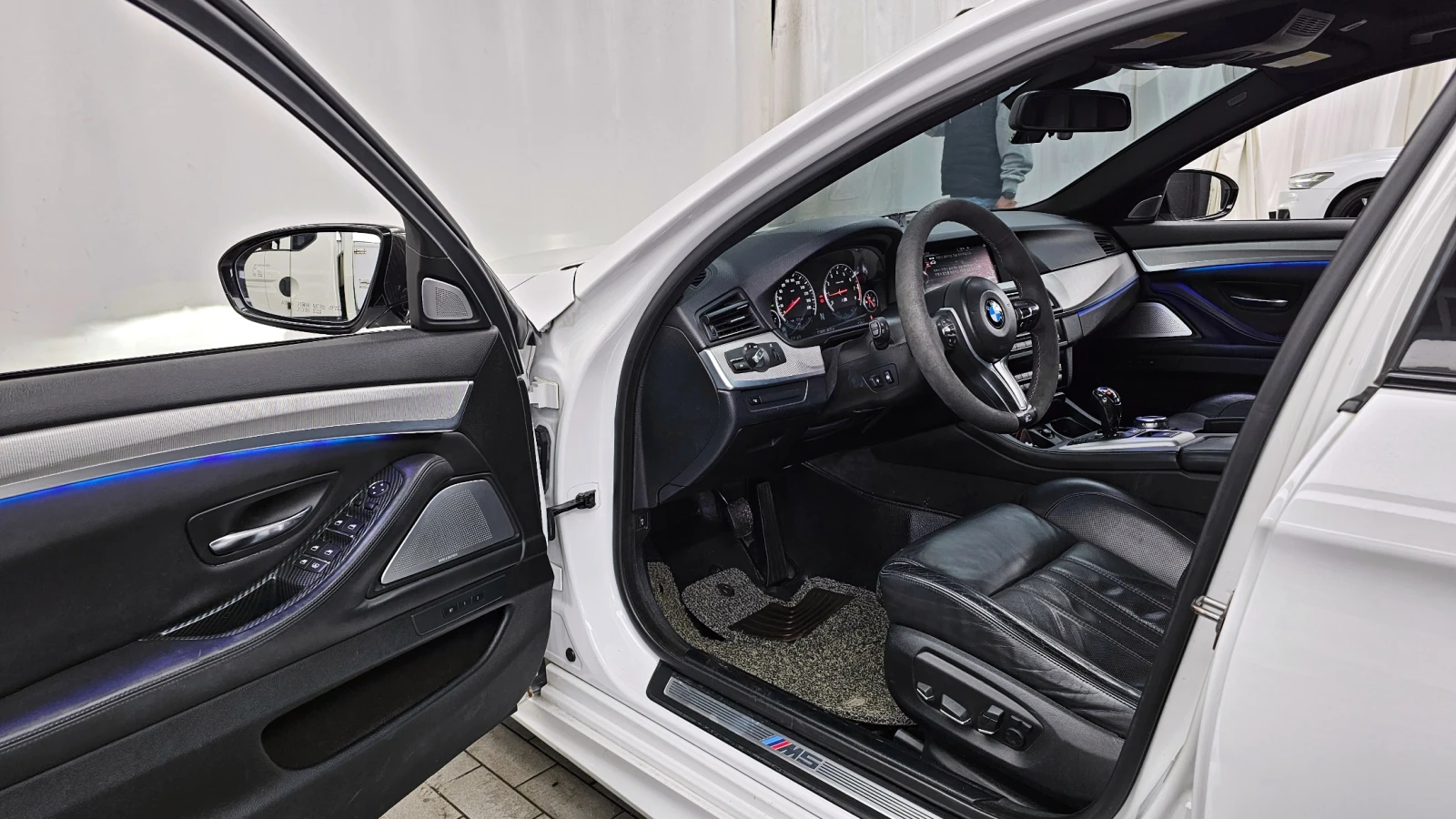 BMW M5 BANG&OLUFSEN / 360 / HEADUP / ОБДУХВАНЕ / ПОДГРЕВИ, снимка 5 - Автомобили и джипове - 54794510