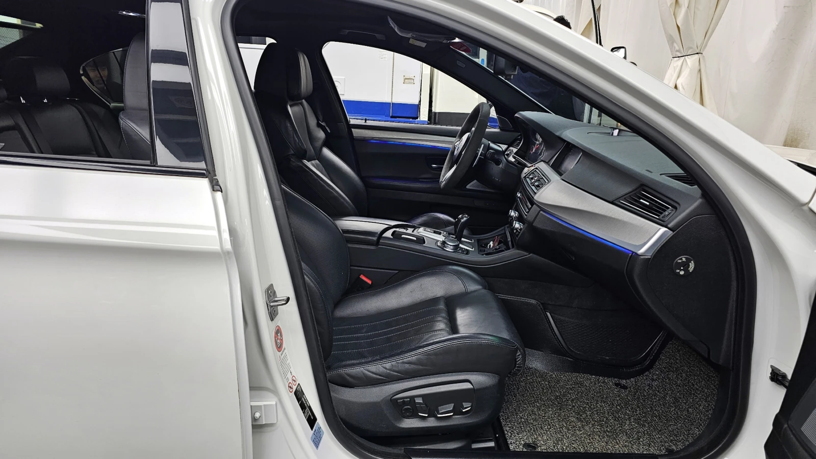 BMW M5 BANG&OLUFSEN / 360 / HEADUP / ОБДУХВАНЕ / ПОДГРЕВИ, снимка 14 - Автомобили и джипове - 54794510