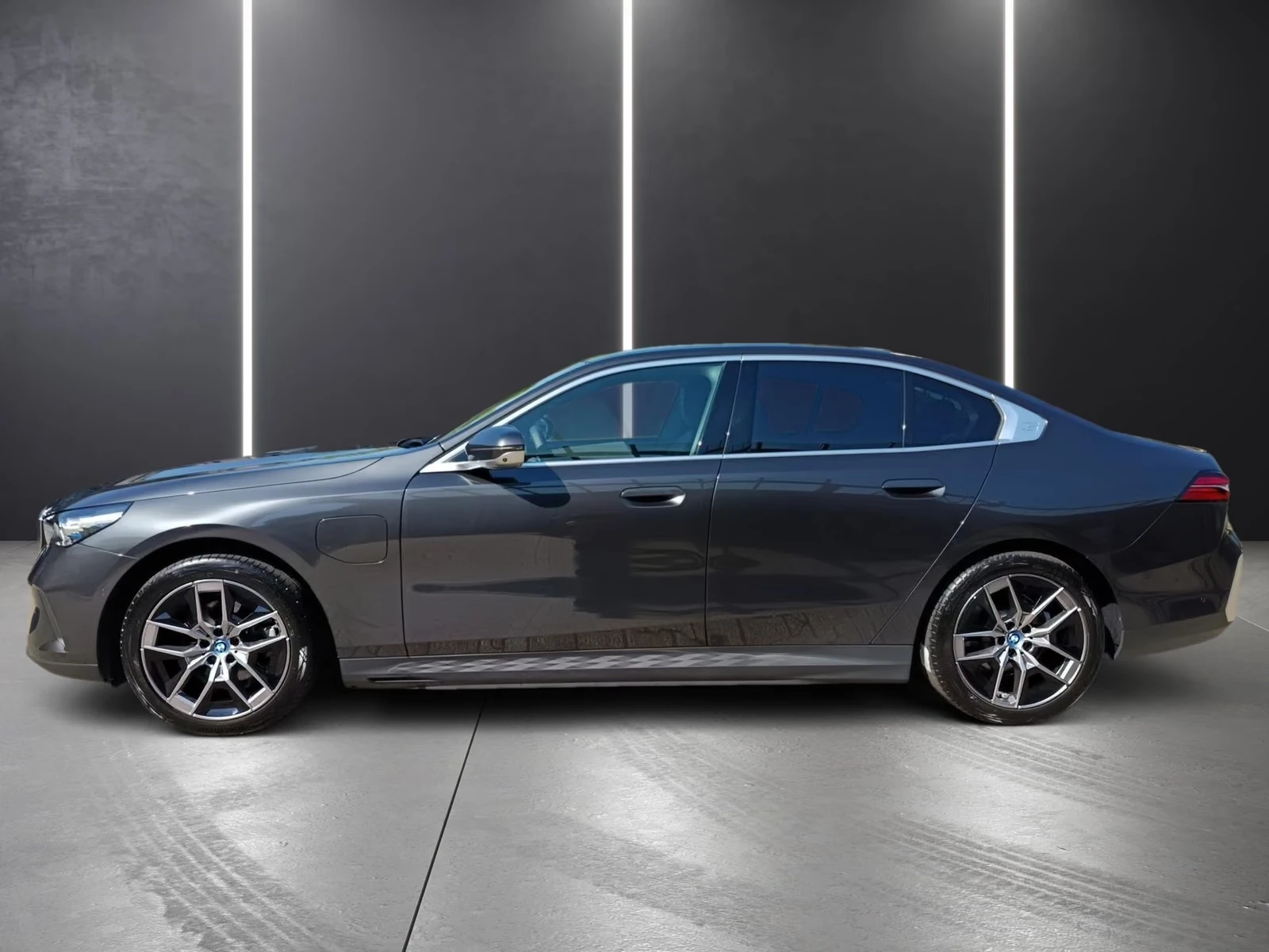 BMW 530E /360/HUD/DISTR/ICONIC GLOW/H&K/ | Mobile.bg � ����������� 3