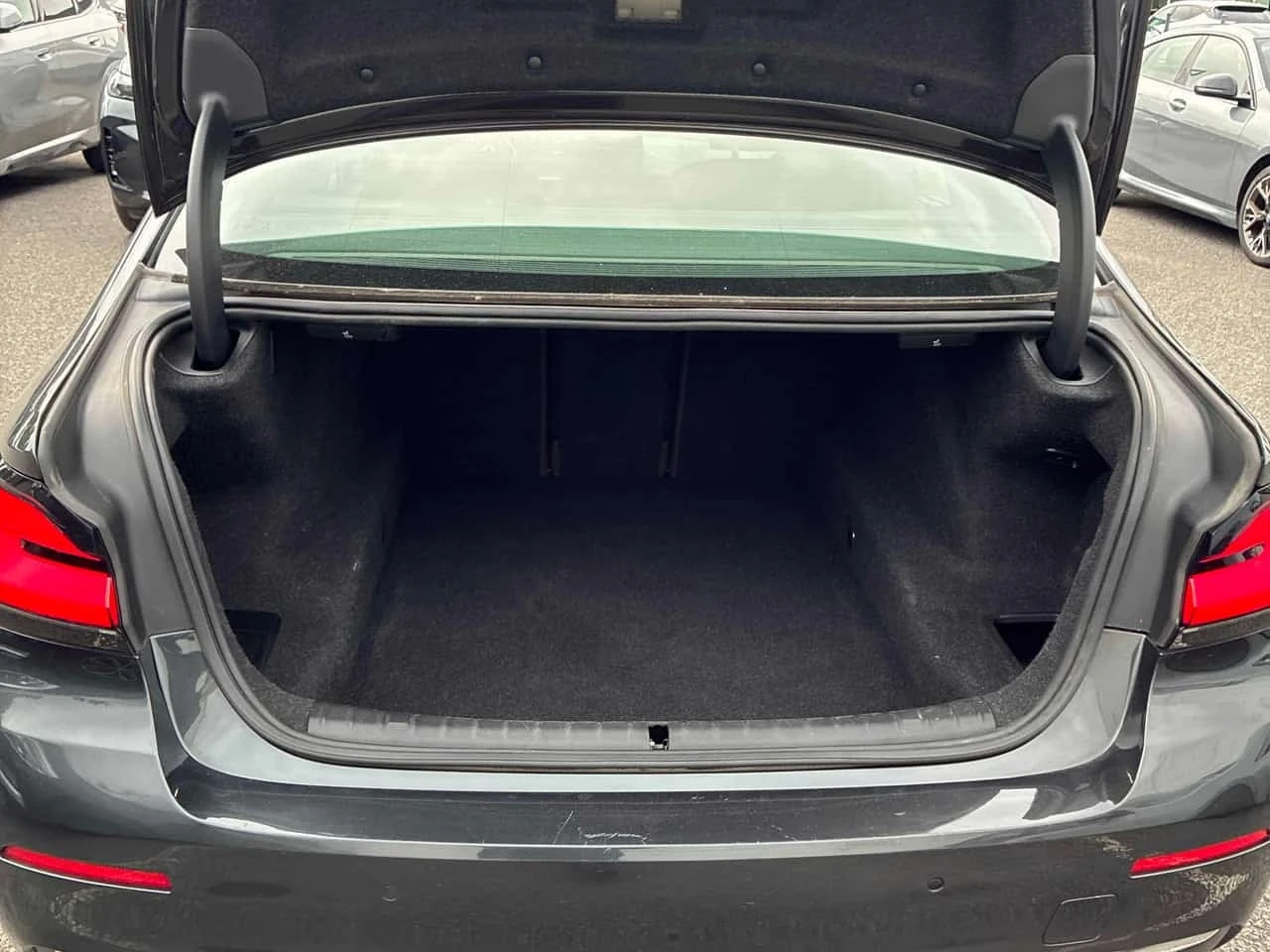 BMW 530 i xDrive | CARFAX | ������ ���������������� �� BMW | Mobile.bg � ����������� 11