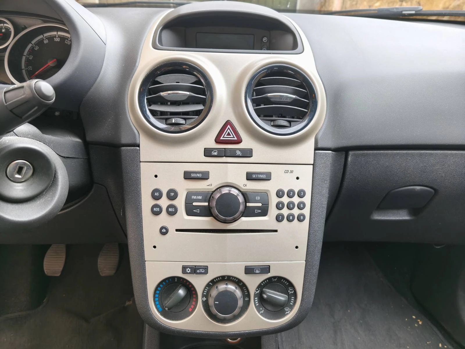 Opel Corsa, снимка 14 - Автомобили и джипове - 56551595