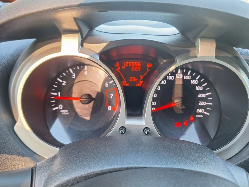 Nissan Juke 1.6i, снимка 13 - Автомобили и джипове - 46503695