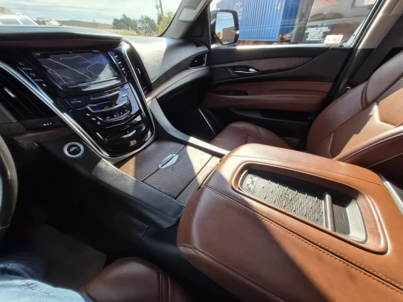 Cadillac Escalade Premium* Bose* 6+ 1* Head up* Телевизори, снимка 14 - Автомобили и джипове - 52317967