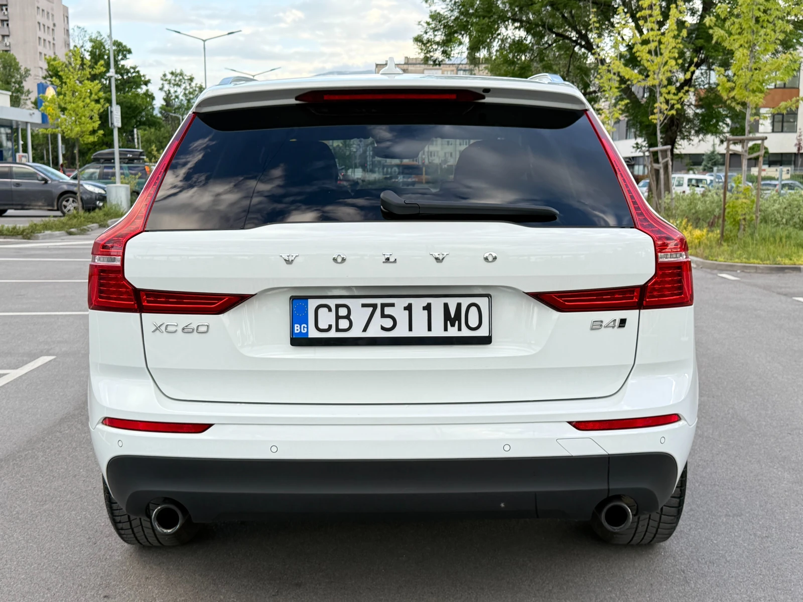 Volvo XC60 * MIlDHYBRID* KOJA* DISSTRONIK* КАТО НОВА* EURO6D* - изображение 5