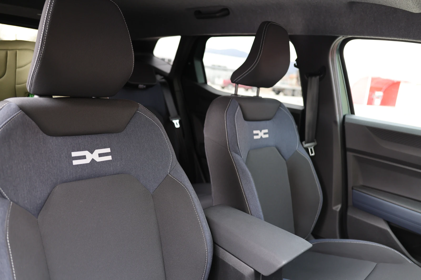 Dacia Duster, снимка 12 - Автомобили и джипове - 54339245