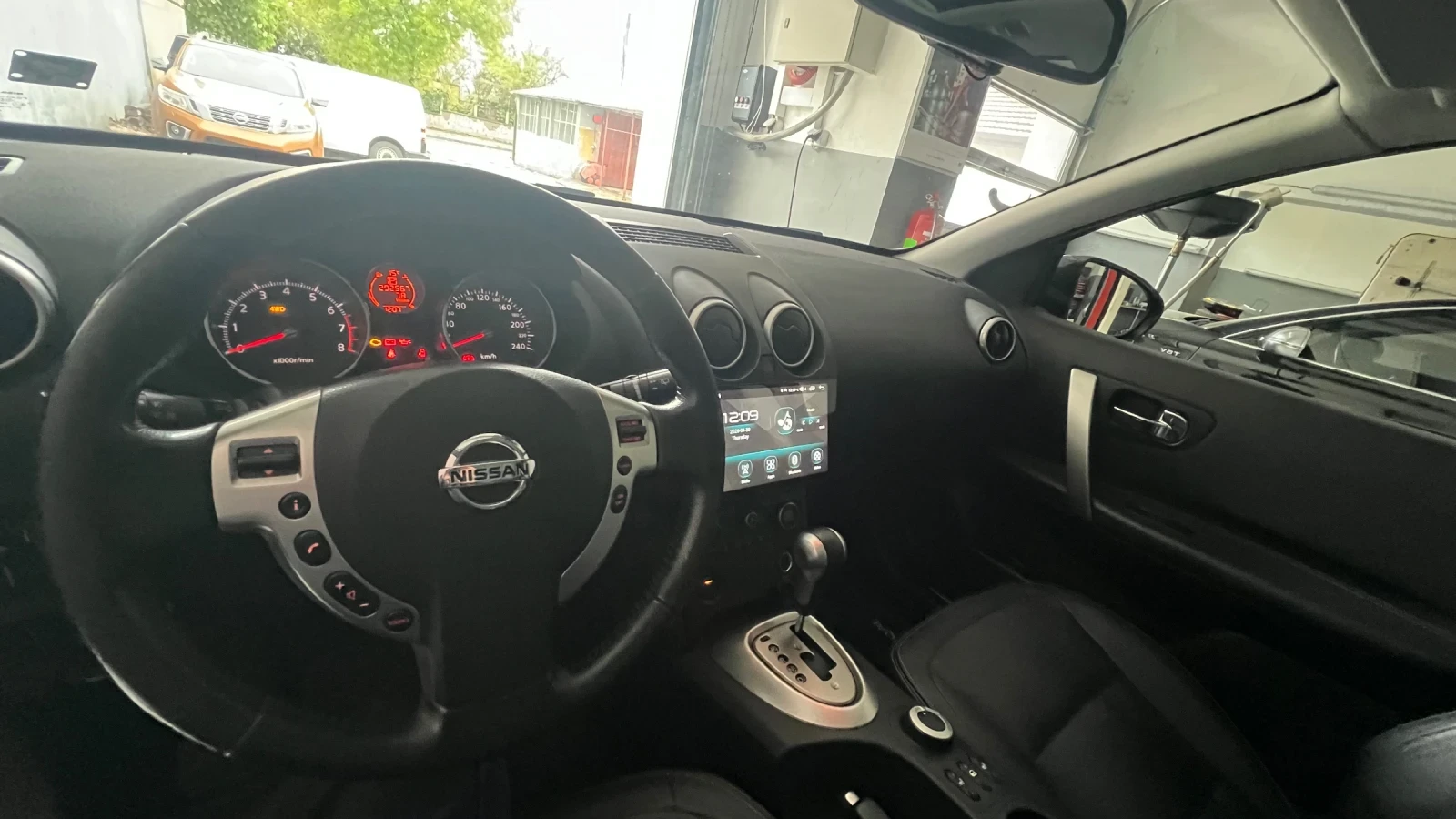 Nissan Qashqai, снимка 6 - Автомобили и джипове - 54414685