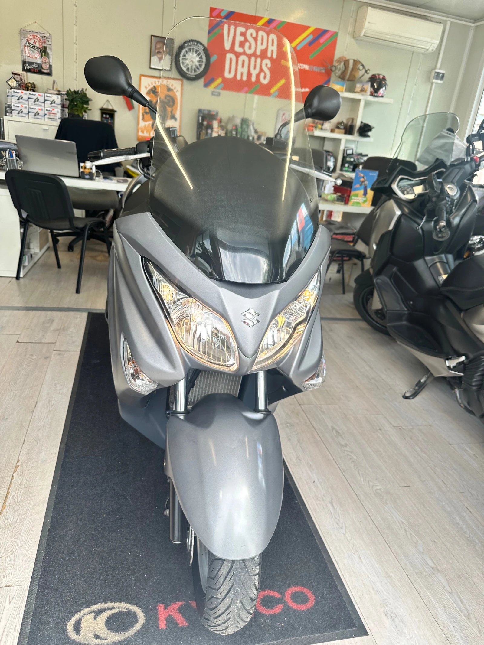 Suzuki Burgman 200i ABS 07.2015г., снимка 13 - Мотоциклети и мототехника - 54780530