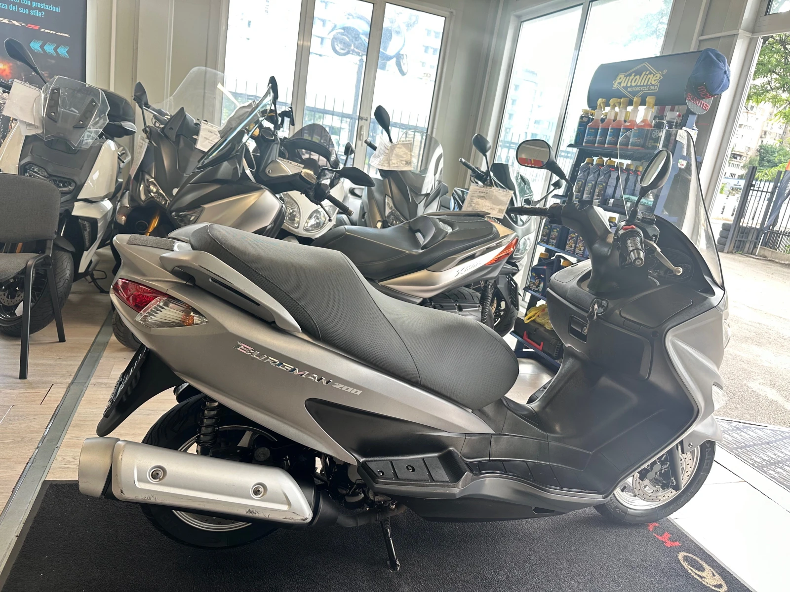 Suzuki Burgman 200i ABS 07.2015г., снимка 16 - Мотоциклети и мототехника - 54780530