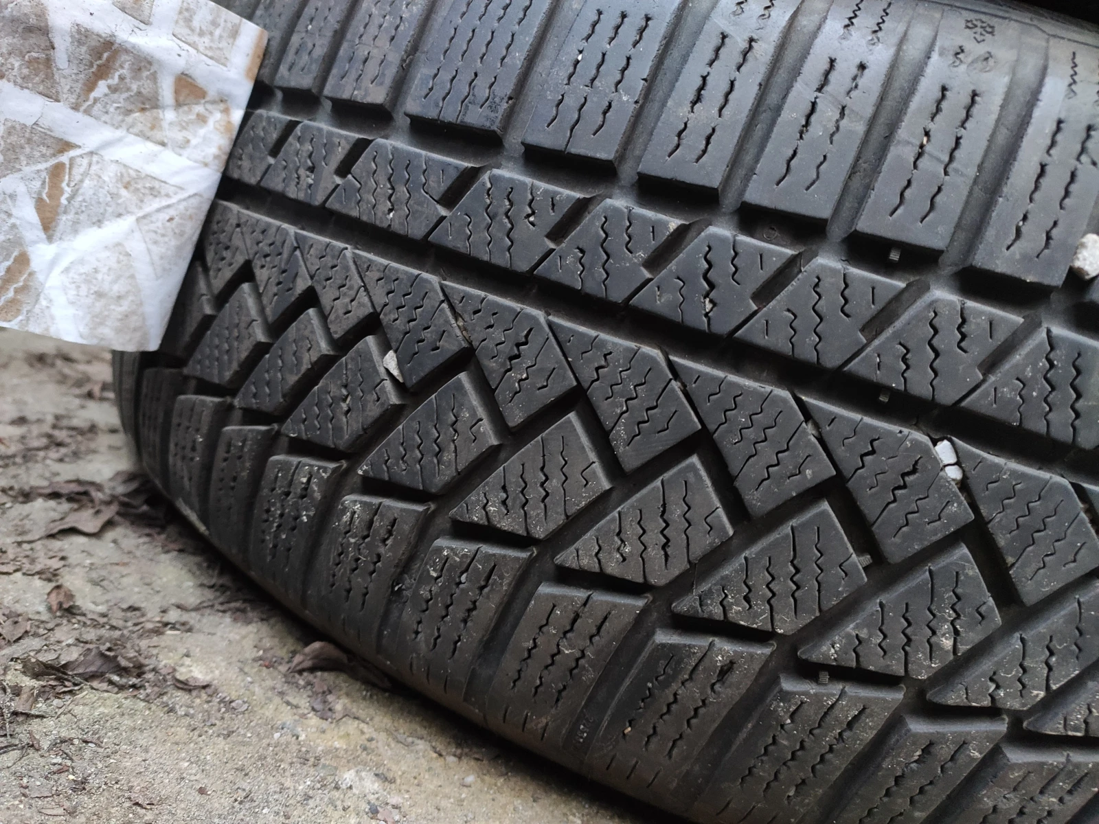 Гуми Зимни 225/60R17, снимка 4 - Гуми и джанти - 54086802