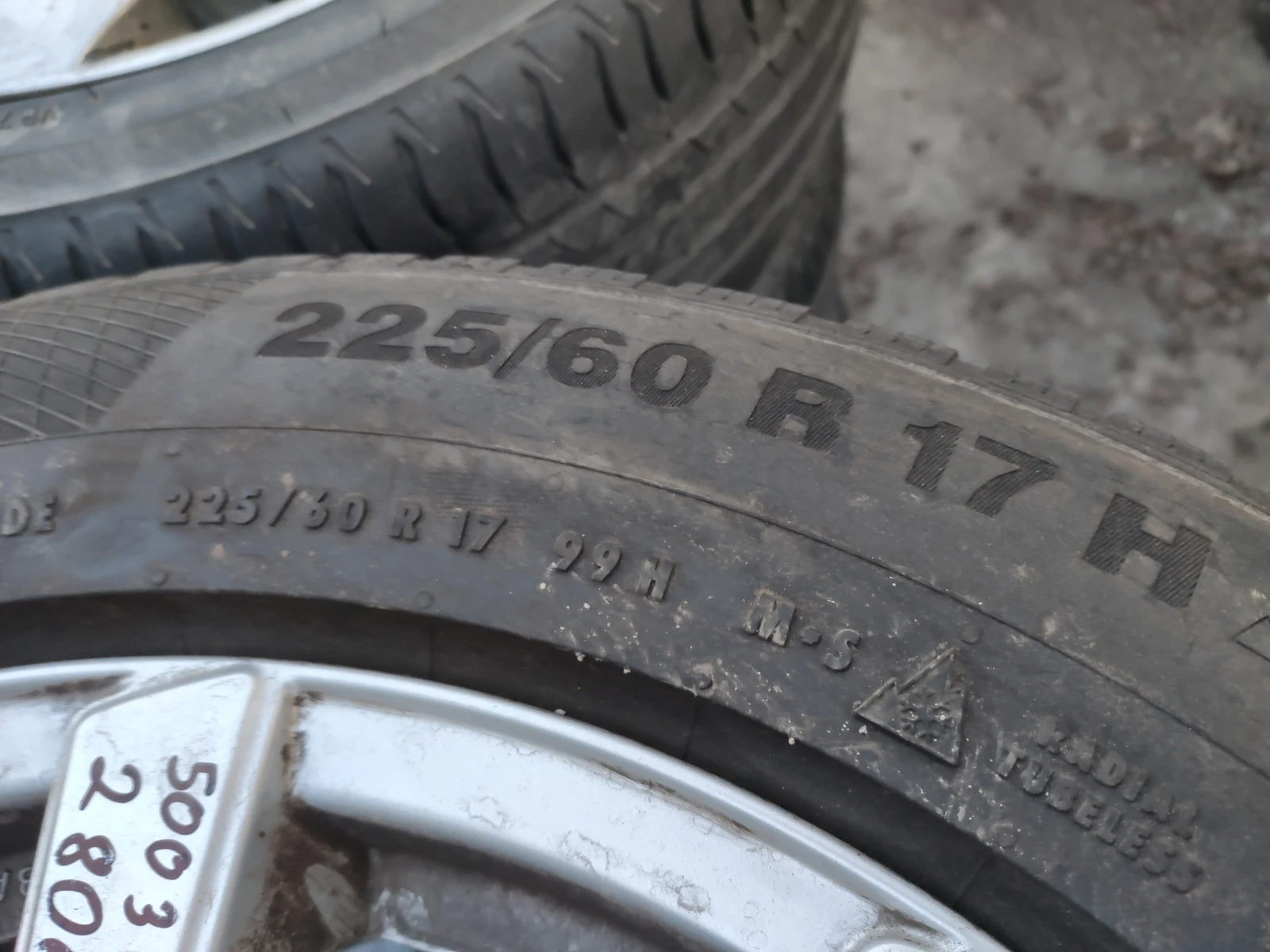 Гуми Зимни 225/60R17, снимка 6 - Гуми и джанти - 54086802