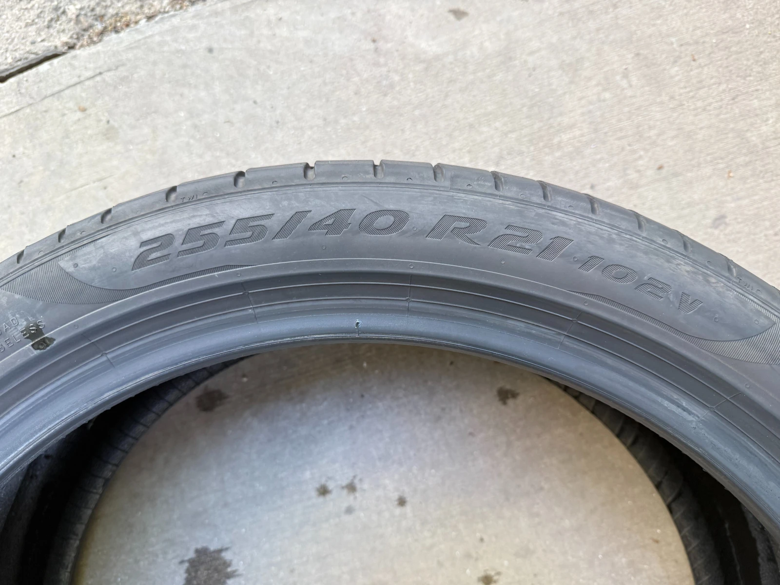 Гуми Летни 255/40R21, снимка 9 - Гуми и джанти - 54444366