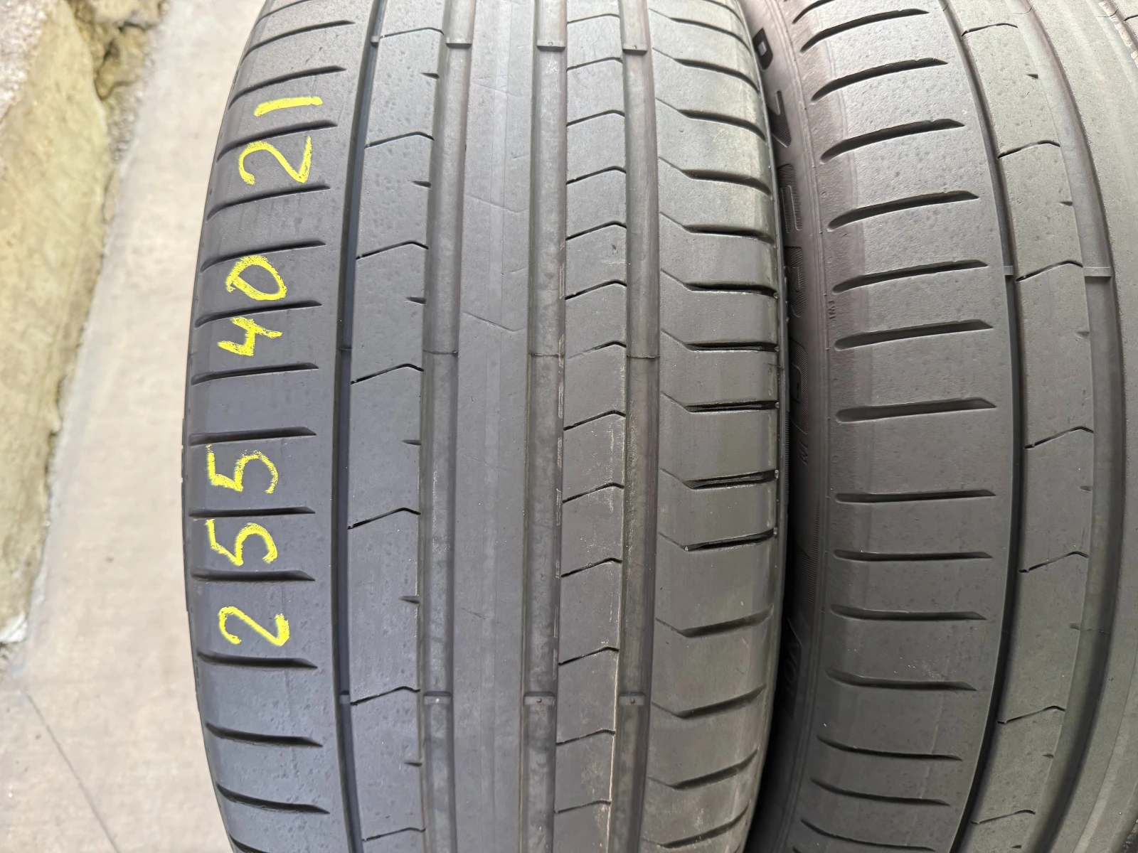 Гуми Летни 255/40R21, снимка 2 - Гуми и джанти - 54444366