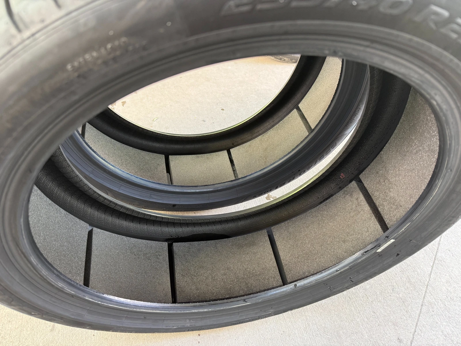 Гуми Летни 255/40R21, снимка 10 - Гуми и джанти - 54444366