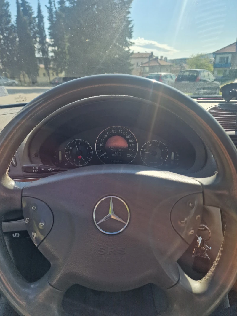 Mercedes-Benz E 270 2.7 CDI, снимка 9 - Автомобили и джипове - 47706855