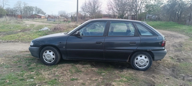 Opel Astra 1.4i, снимка 2 - Автомобили и джипове - 48370429