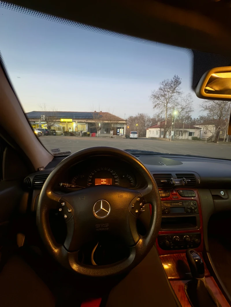 Mercedes-Benz C 200, снимка 2 - Автомобили и джипове - 48628250