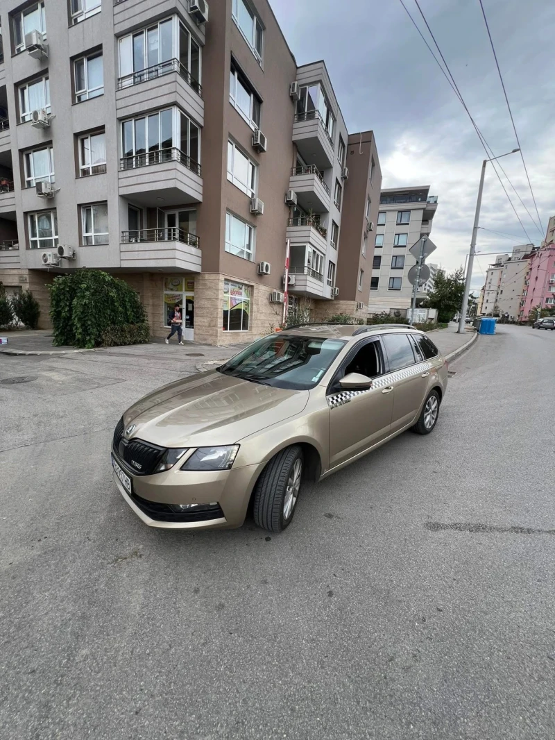 Skoda Octavia CNG - фабричен метан, снимка 2 - Автомобили и джипове - 49589703