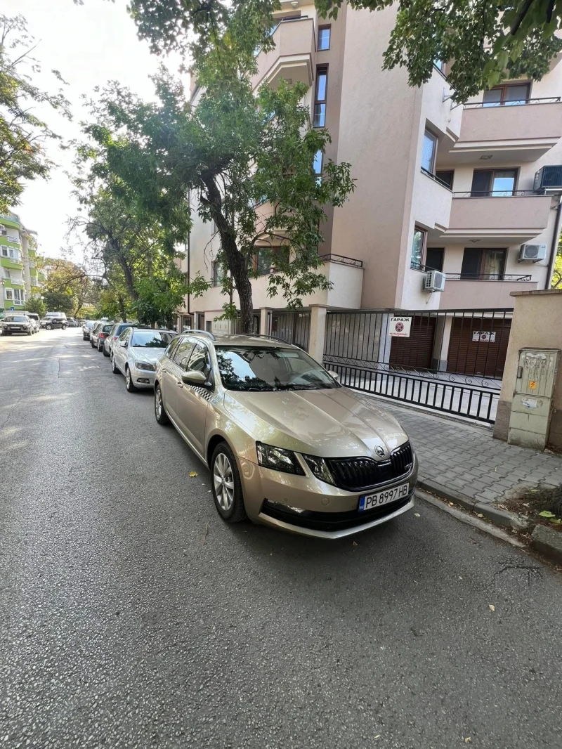 Skoda Octavia CNG - фабричен метан, снимка 1 - Автомобили и джипове - 49589703