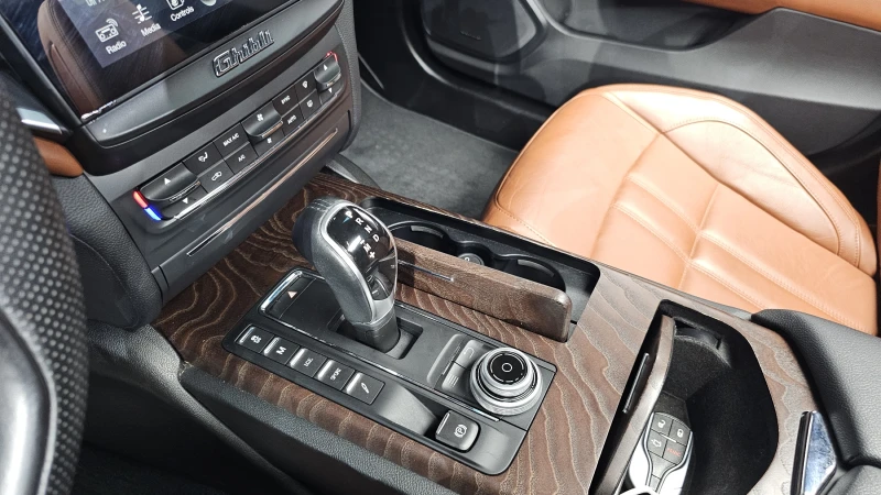 Maserati Ghibli 3.0 Sports , снимка 9 - Автомобили и джипове - 52447827