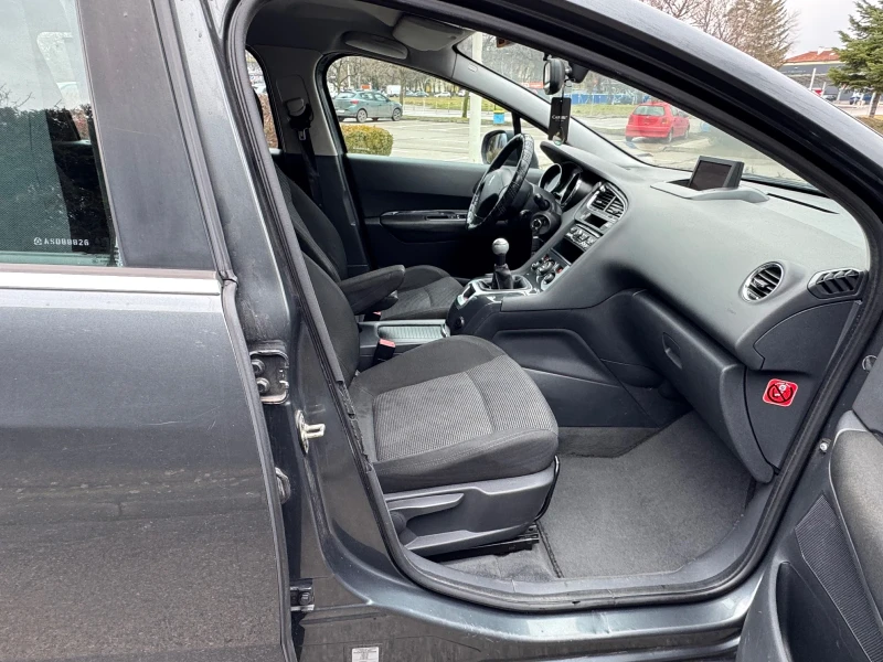 Peugeot 5008 Газ-Бензин продава се от собственик , снимка 7 - Автомобили и джипове - 53296989