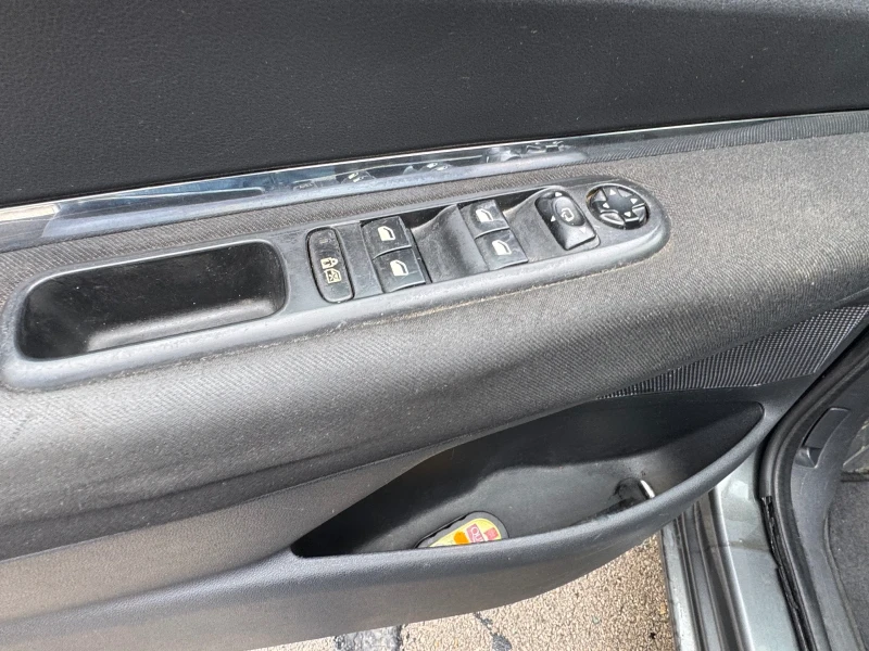 Peugeot 5008 Газ-Бензин продава се от собственик , снимка 11 - Автомобили и джипове - 53296989