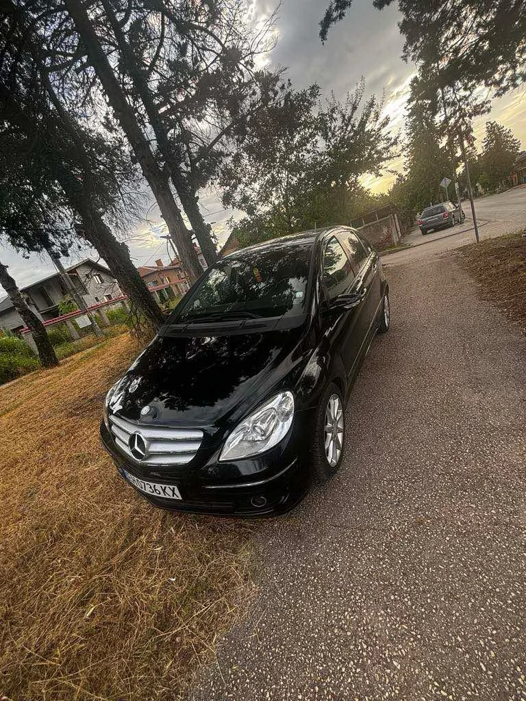 Mercedes-Benz B 180