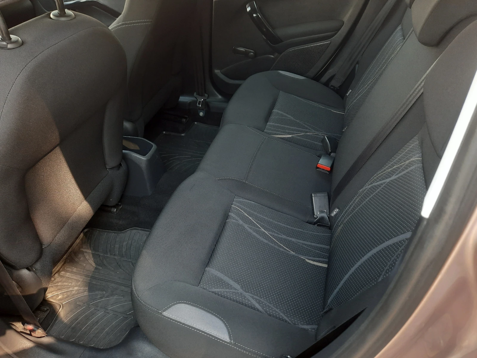 Peugeot 208 1.4 HDI - изображение 7