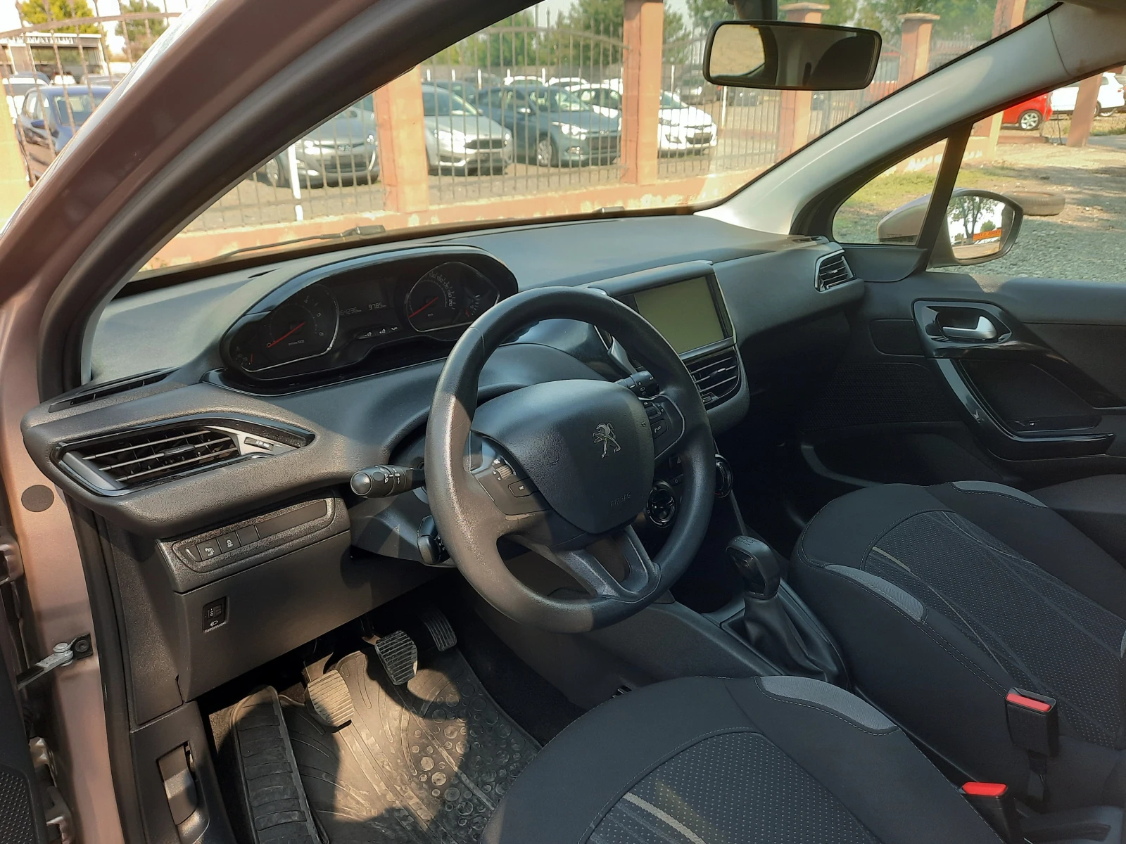 Peugeot 208 1.4 HDI - изображение 8
