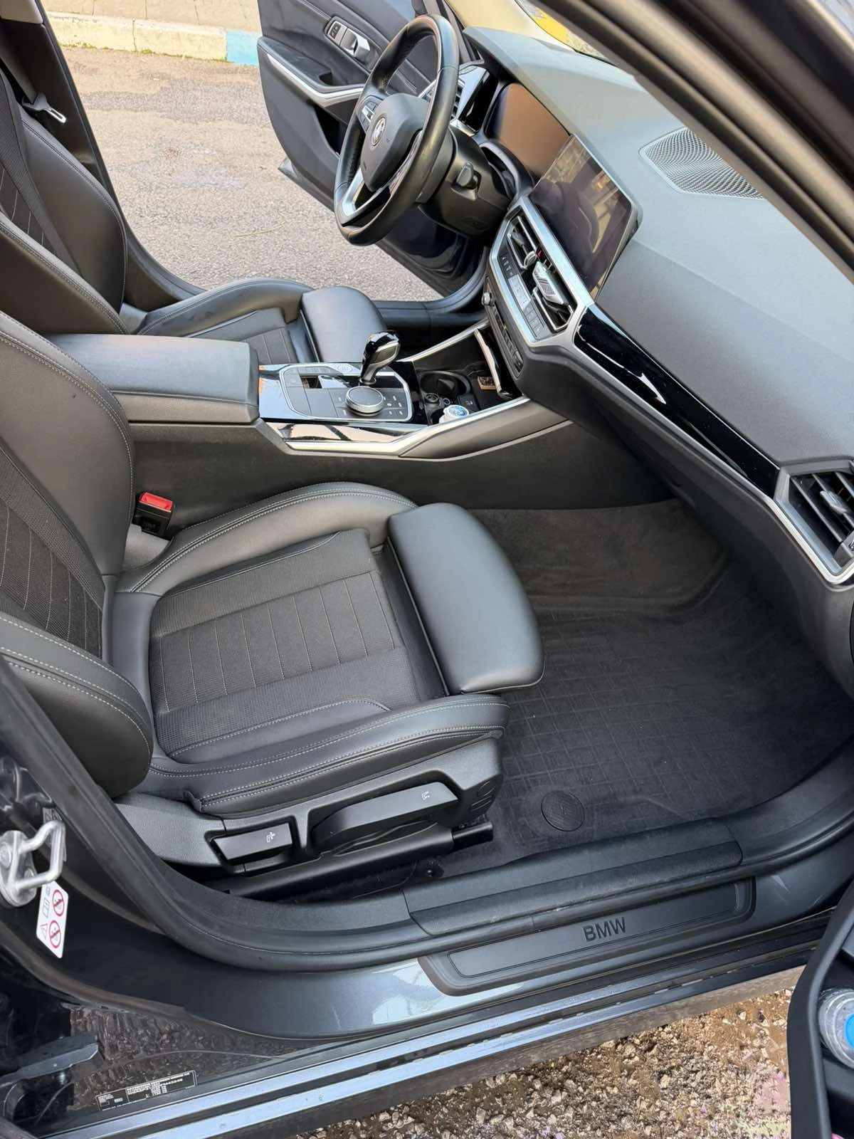 BMW 320 320i xDrive, снимка 12 - Автомобили и джипове - 53650717