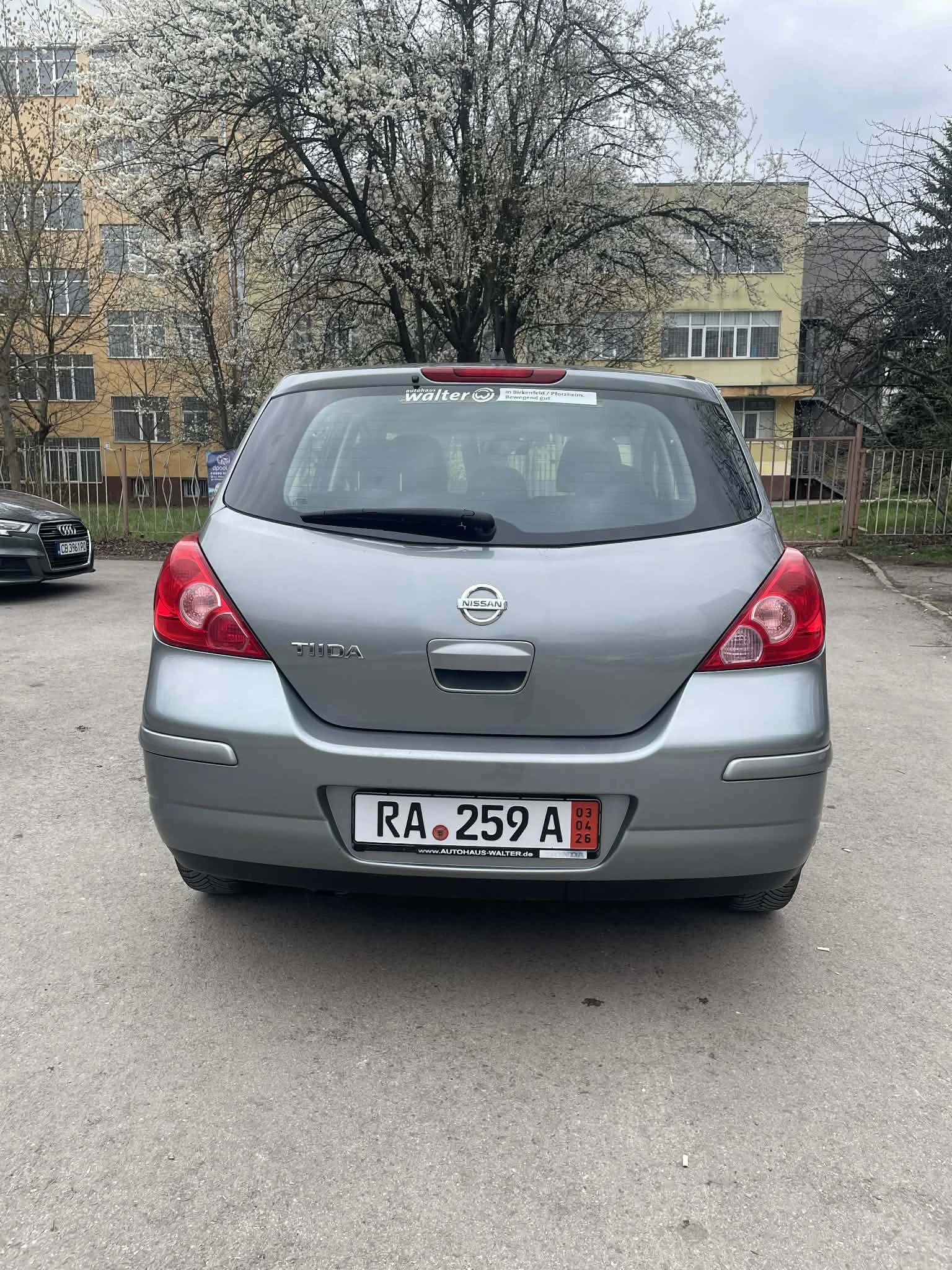 Nissan Tiida, снимка 6 - Автомобили и джипове - 54160061