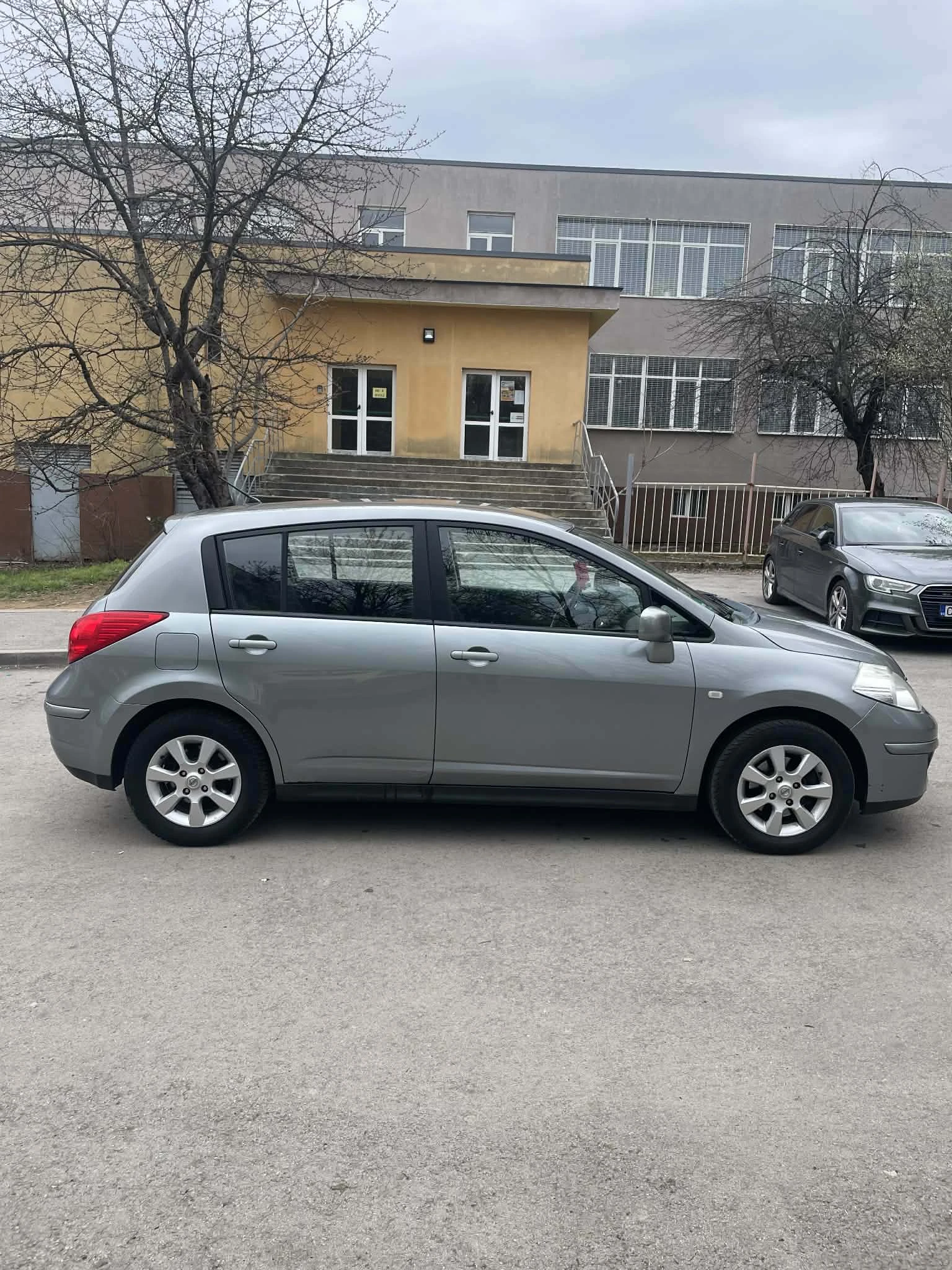 Nissan Tiida, снимка 5 - Автомобили и джипове - 54160061
