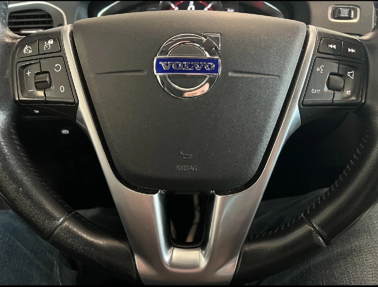Volvo V60 Cross Country 2.4d D4 AWD, снимка 12 - Автомобили и джипове - 54671749