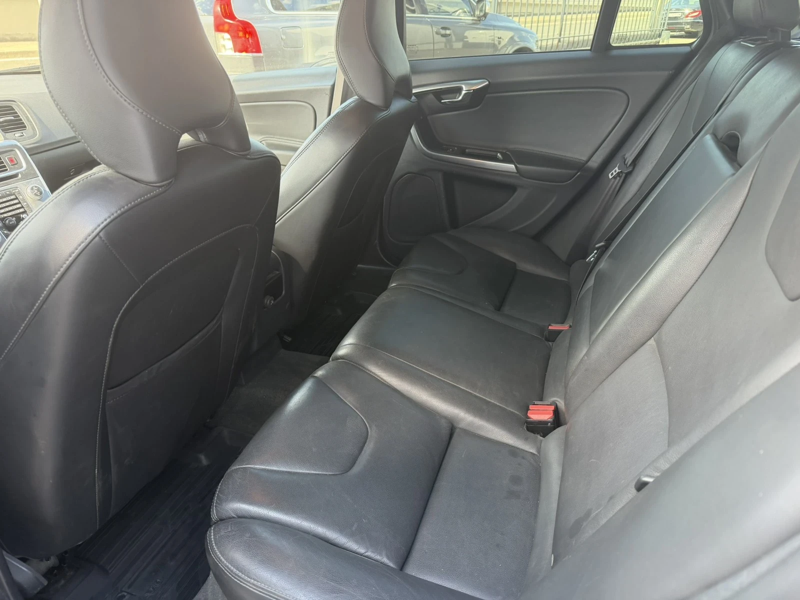 Volvo V60 Cross Country 2.4d D4 AWD, снимка 10 - Автомобили и джипове - 55057076