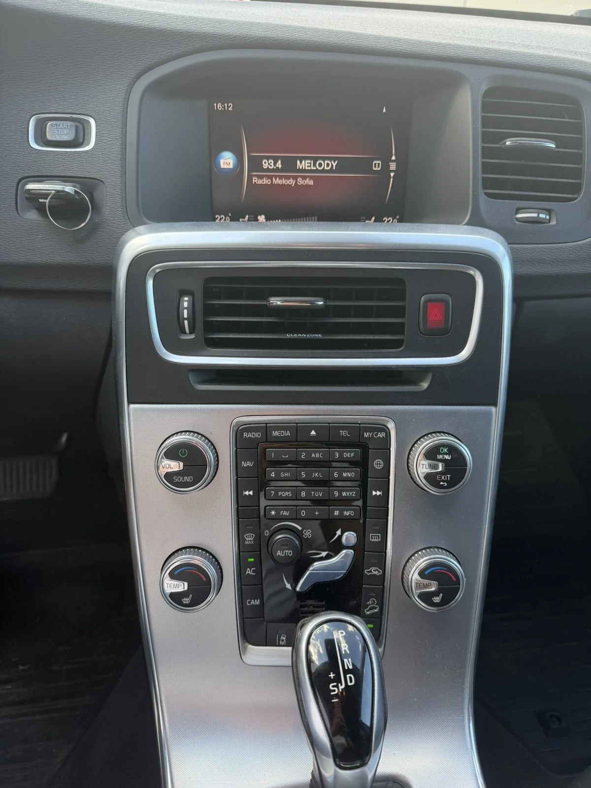 Volvo V60 Cross Country 2.4d D4 AWD, снимка 12 - Автомобили и джипове - 55057076
