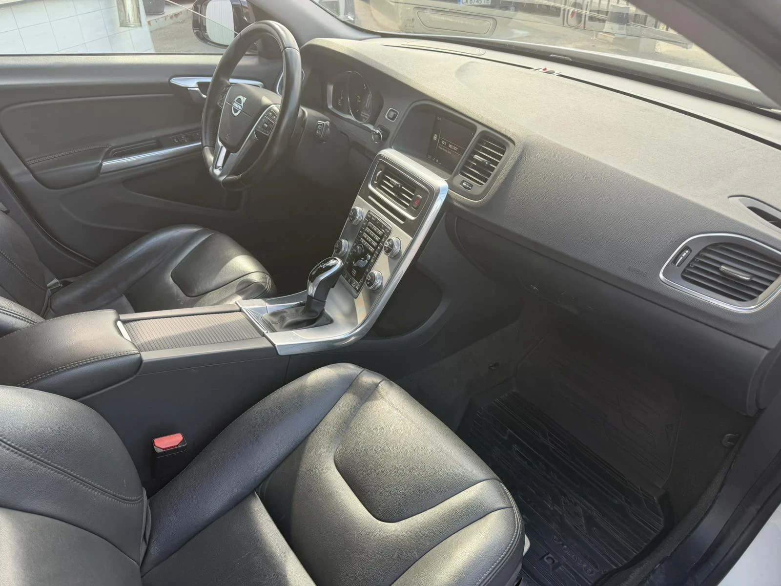 Volvo V60 Cross Country 2.4d D4 AWD, снимка 14 - Автомобили и джипове - 55057076