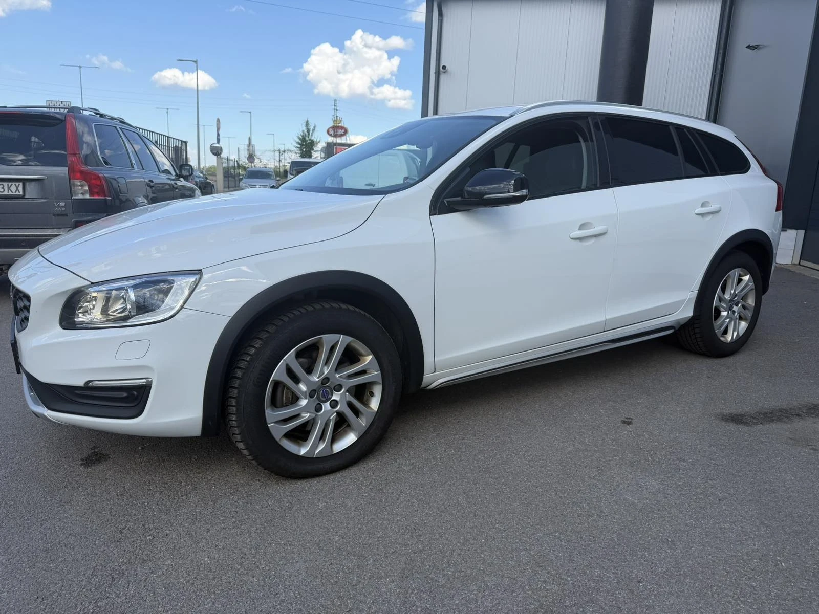 Volvo V60 Cross Country 2.4d D4 AWD, снимка 2 - Автомобили и джипове - 55057076